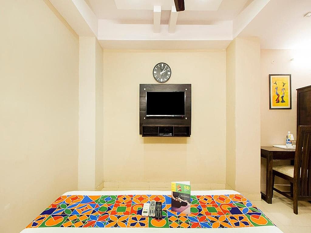 FabExpress Travelers Lodge Deluxe Double Room 5