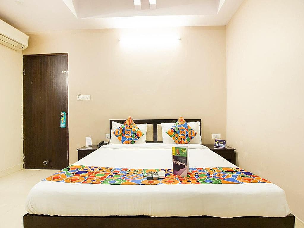 FabExpress Travelers Lodge Deluxe Double Room 18