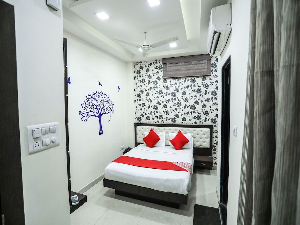 OYO 3301 Maya International Double Room, 1 Queen Bed 4