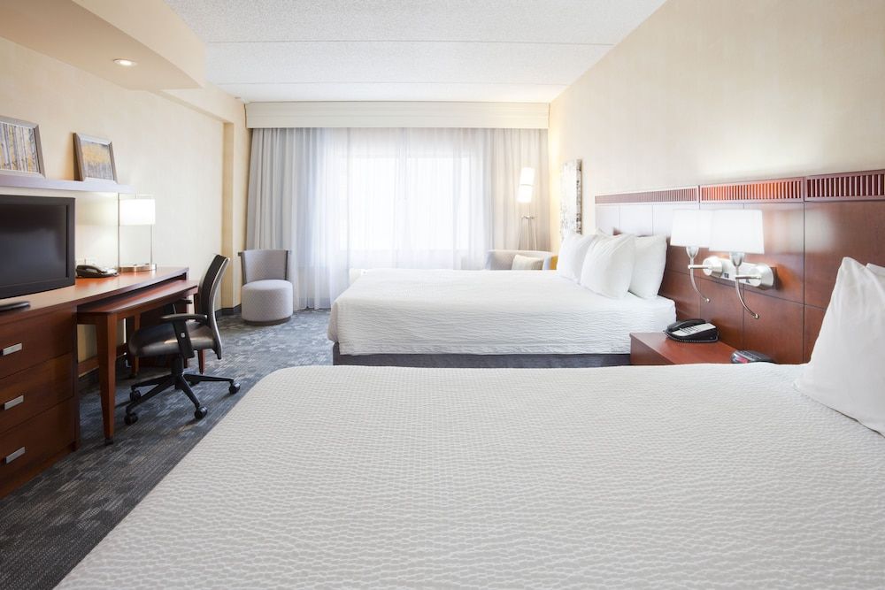 Room, 2 Queen Beds (Mobility/Hearing Accessible, Tub)