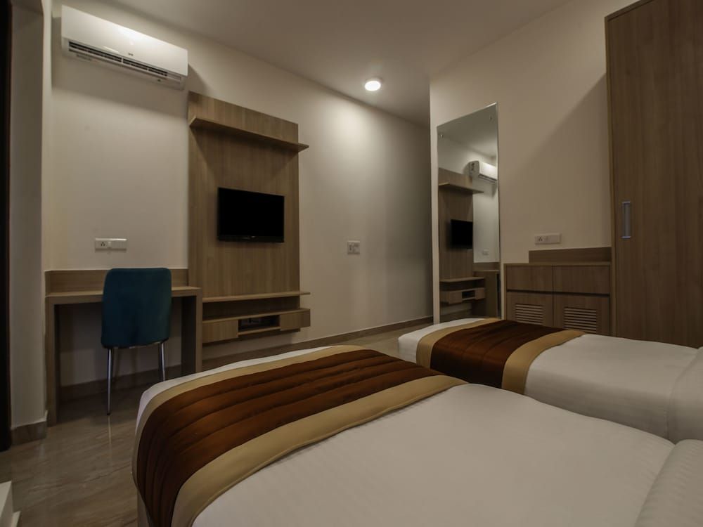 OYO 15526 Lime Wood Stay Standard Room 7