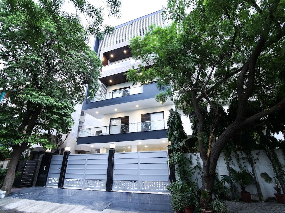 undefined OYO 15526 Lime Wood Stay 3