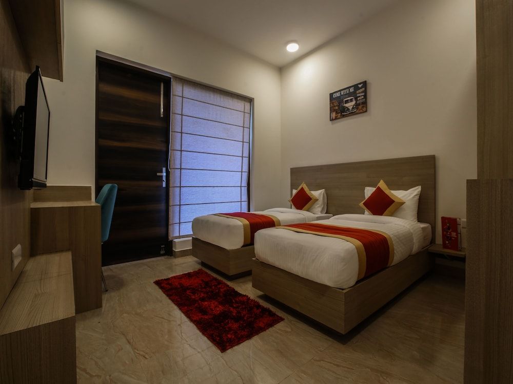 undefined OYO 15526 Lime Wood Stay 4