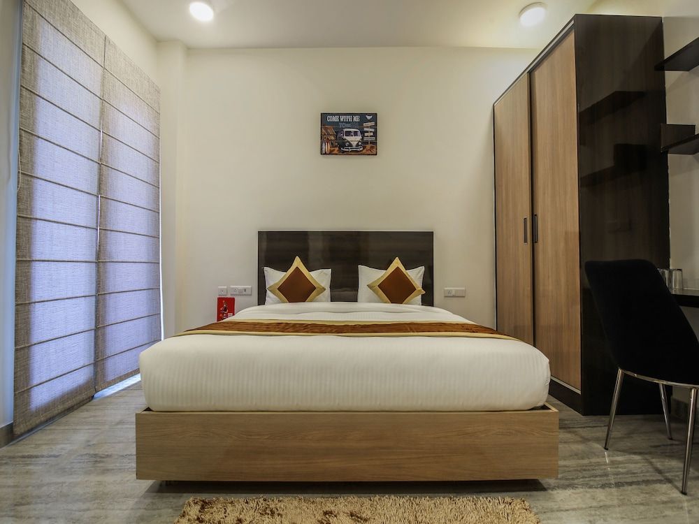 OYO 15526 Lime Wood Stay Standard Room 8