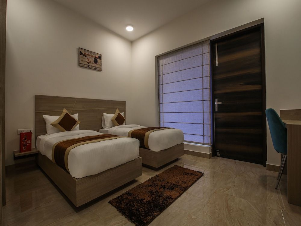 OYO 15526 Lime Wood Stay Standard Room 11