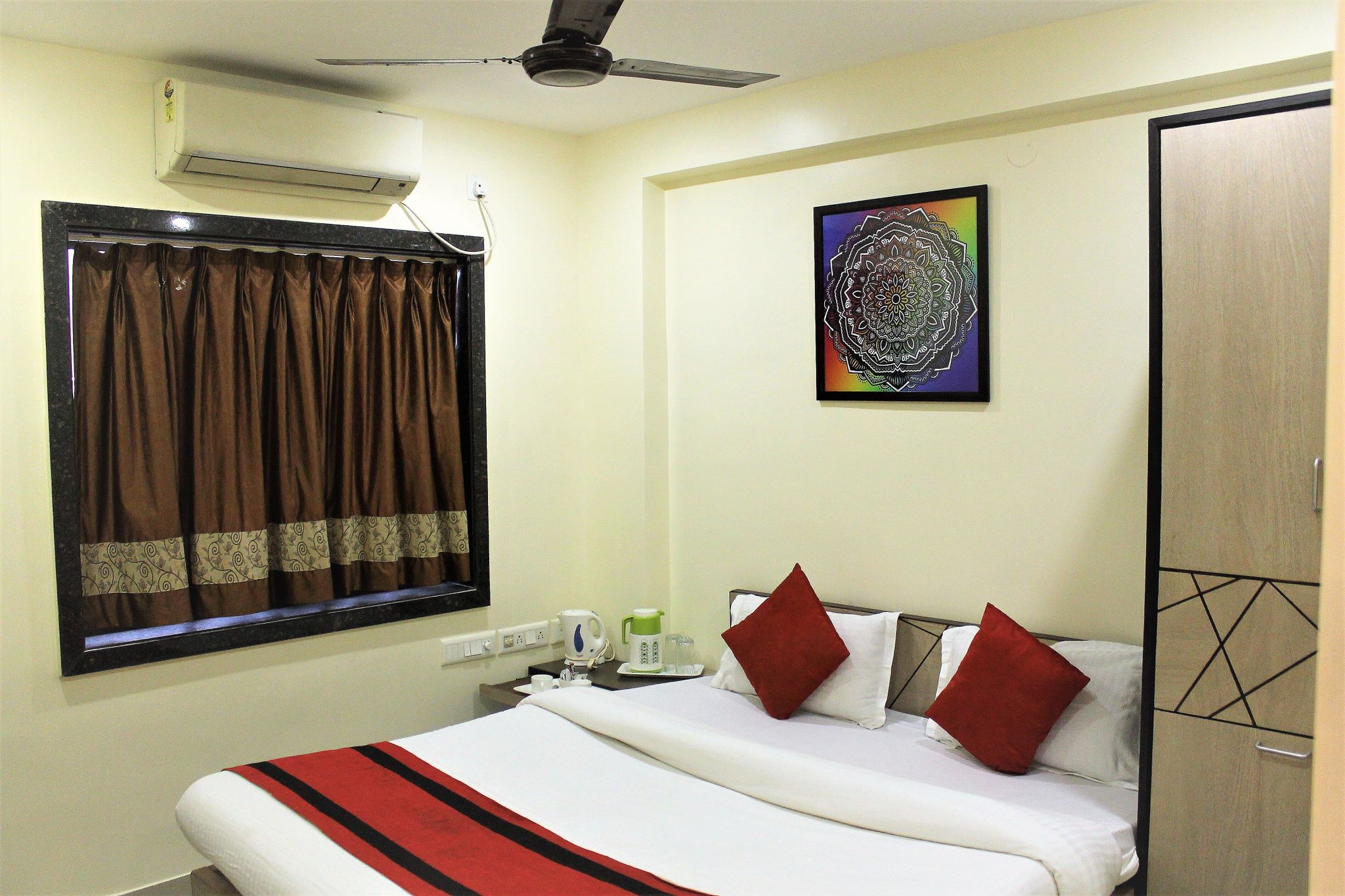 Hotel Reliable Inn Executive Room with Free Wifi 5