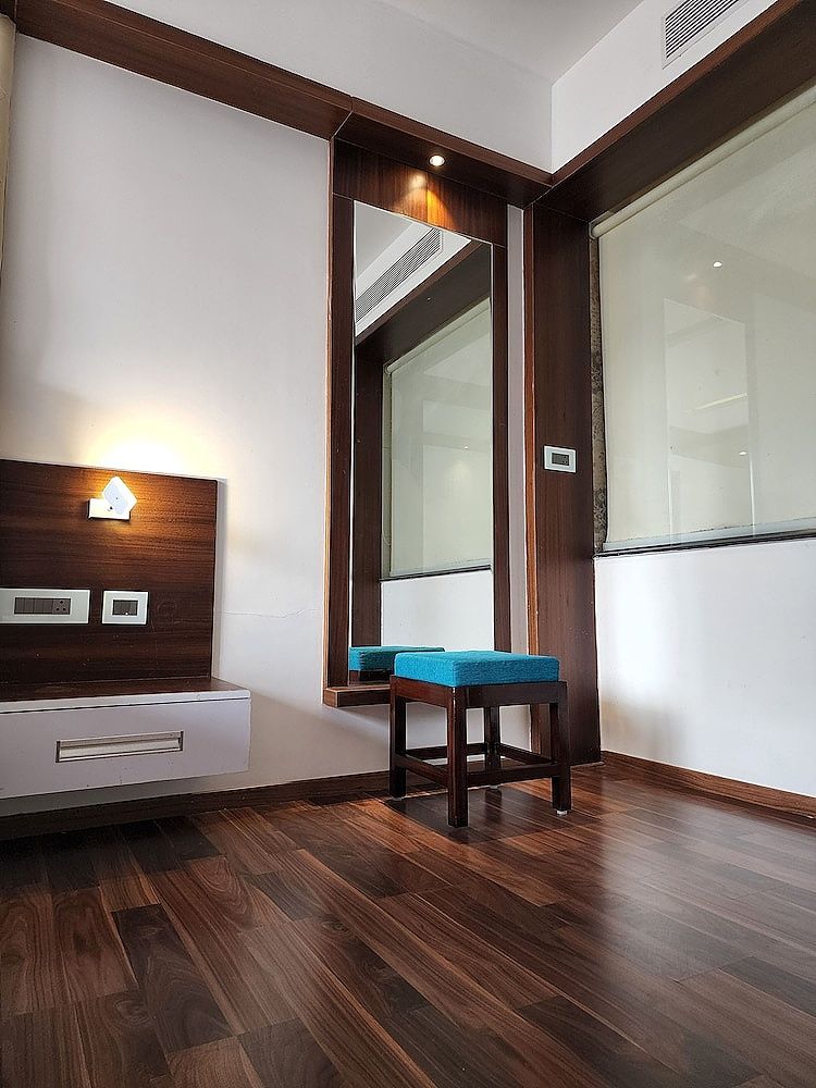 Hotel Preethi International Club Room - King Bed 18