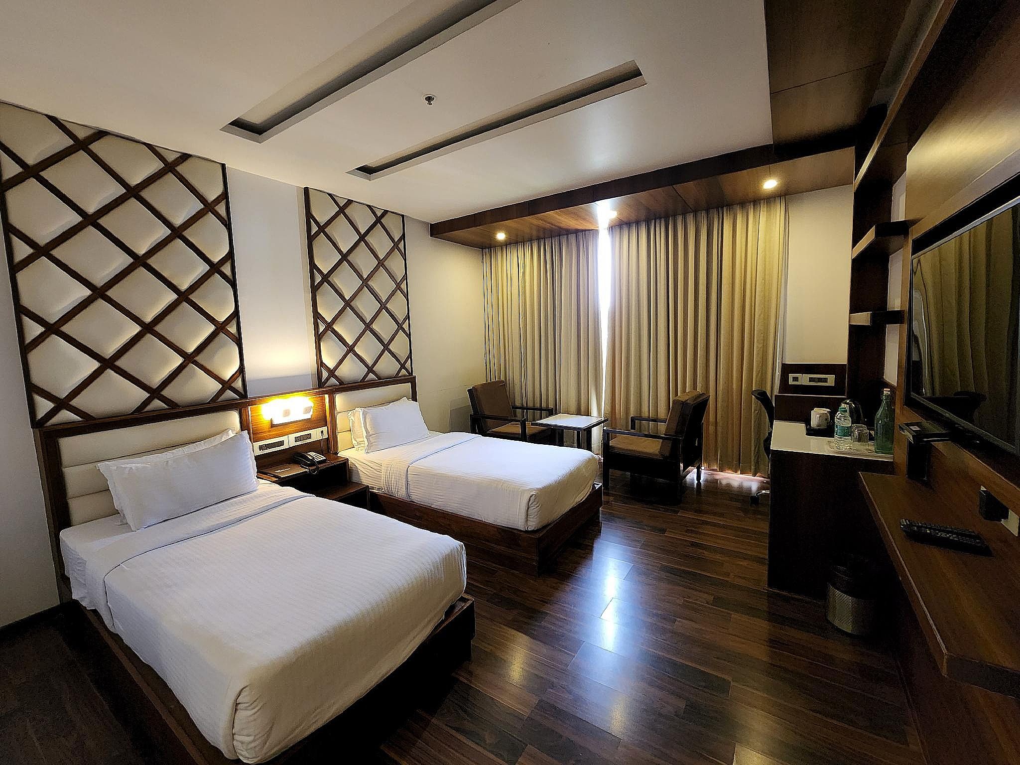 Hotel Preethi International Deluxe Room - Twin Bed 3
