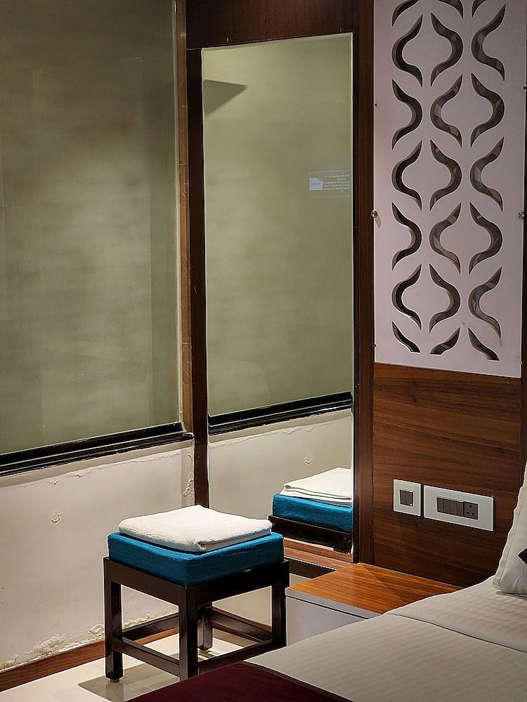 Hotel Preethi International Deluxe Room - Twin Bed 13