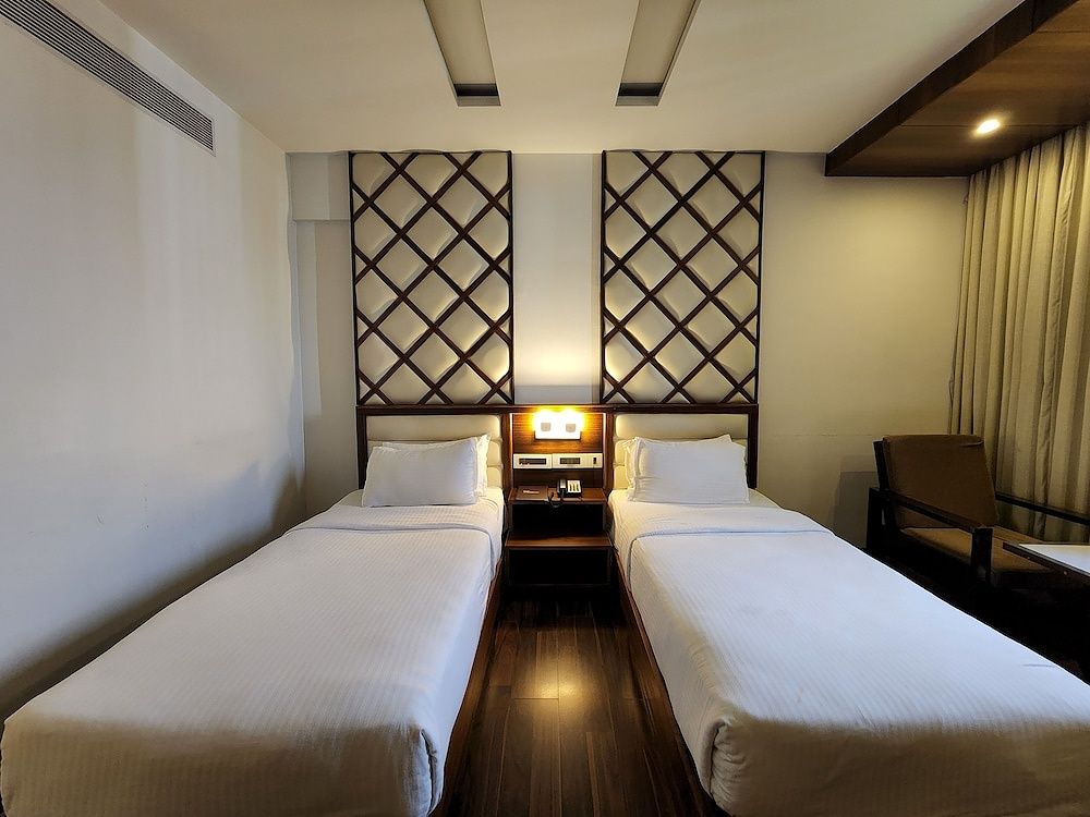 Hotel Preethi International Deluxe Room - Twin Bed