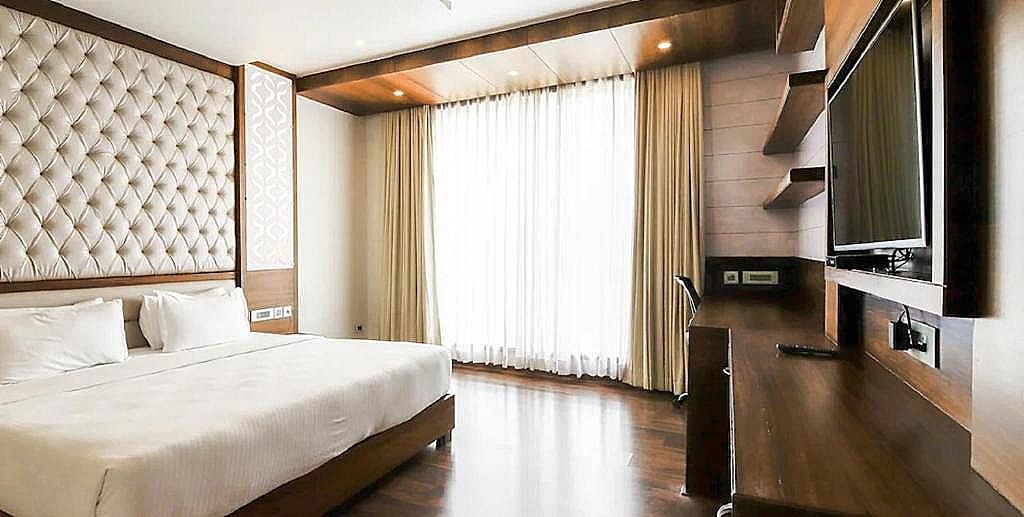 Hotel Preethi International Club Room - King Bed 2