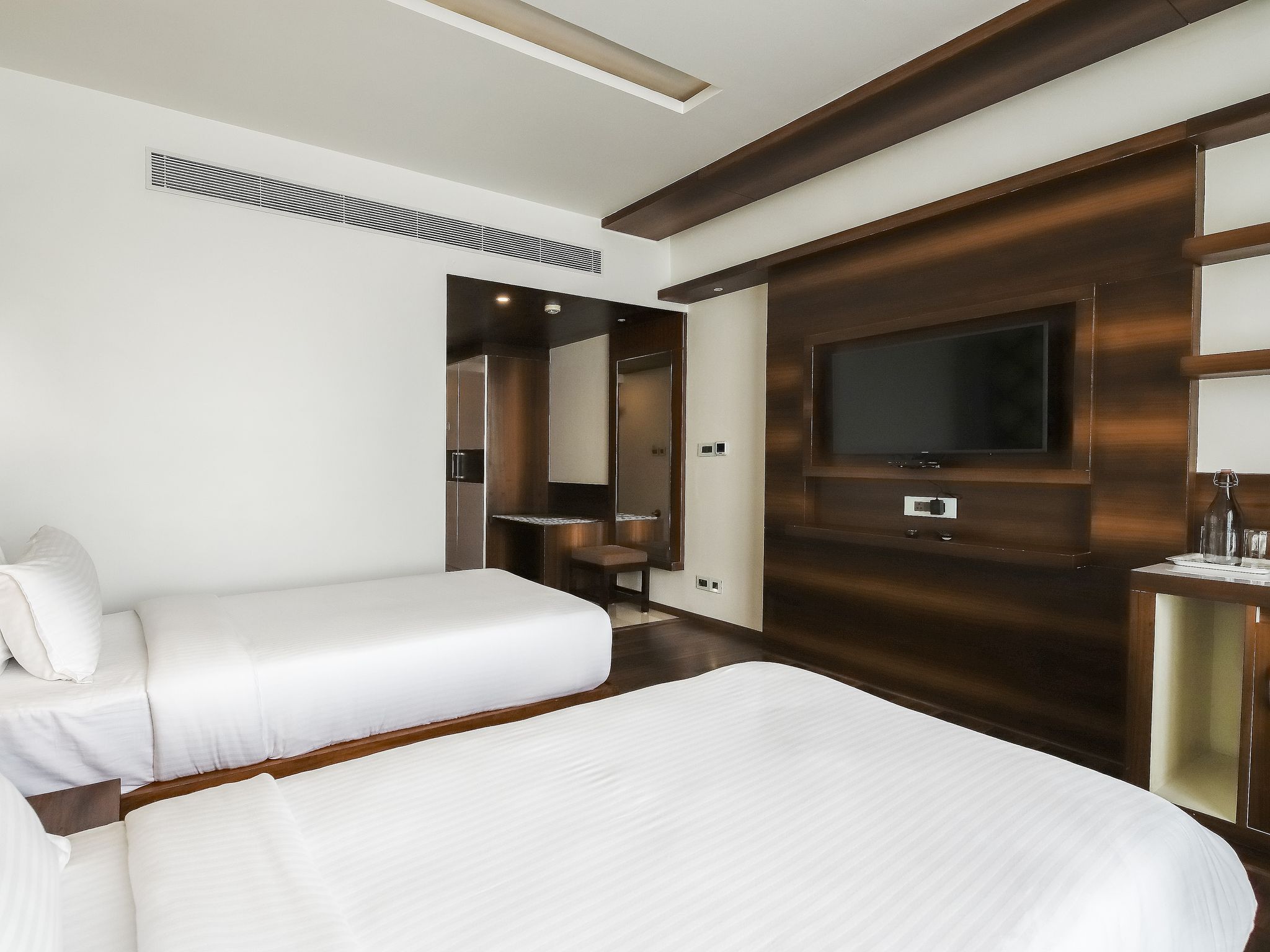 Hotel Preethi International Club Room - King Bed 6