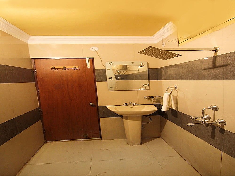 OYO Flagship 118 Atithi Satkar Dashashwmedh Double or Twin Room 12