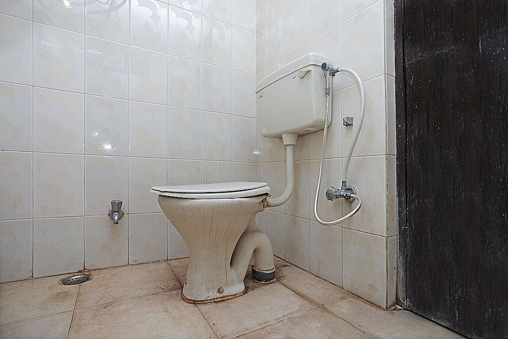 OYO Flagship 118 Atithi Satkar Dashashwmedh Deluxe Double or Twin Room, 1 King Bed 9