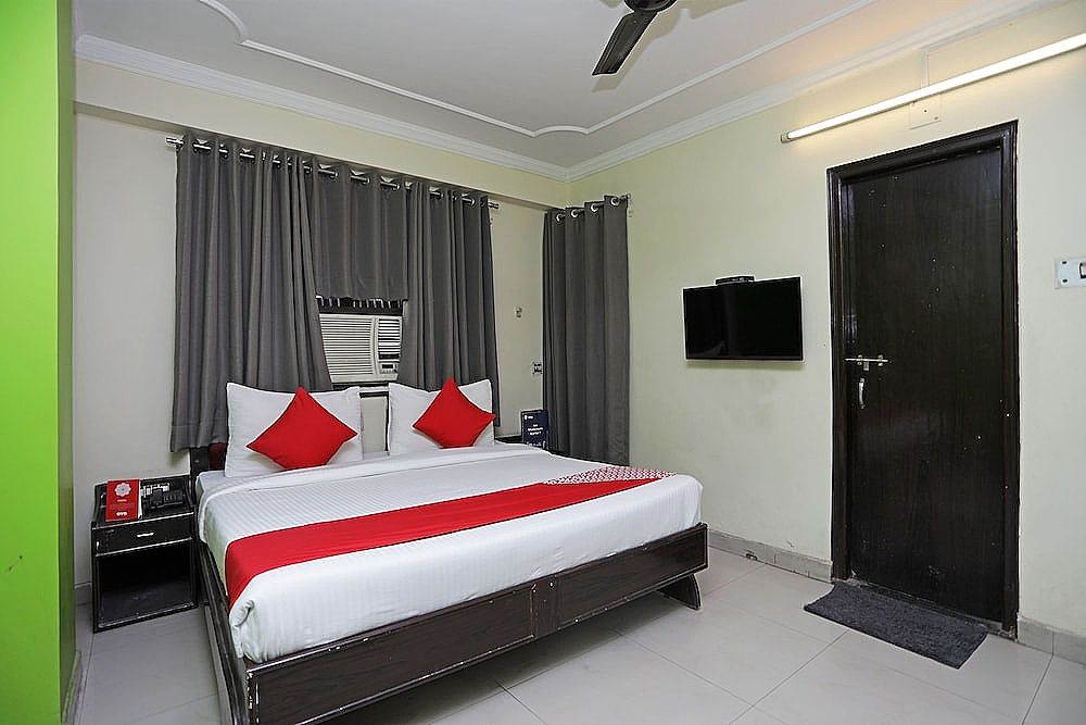 OYO Flagship 118 Atithi Satkar Dashashwmedh Deluxe Double or Twin Room, 1 King Bed 6