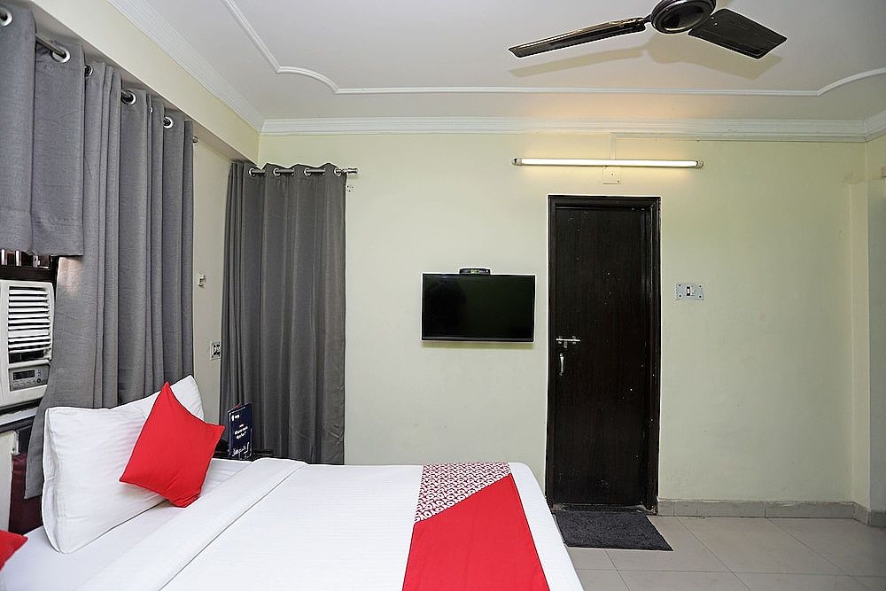 OYO Flagship 118 Atithi Satkar Dashashwmedh Deluxe Double or Twin Room, 1 King Bed 10