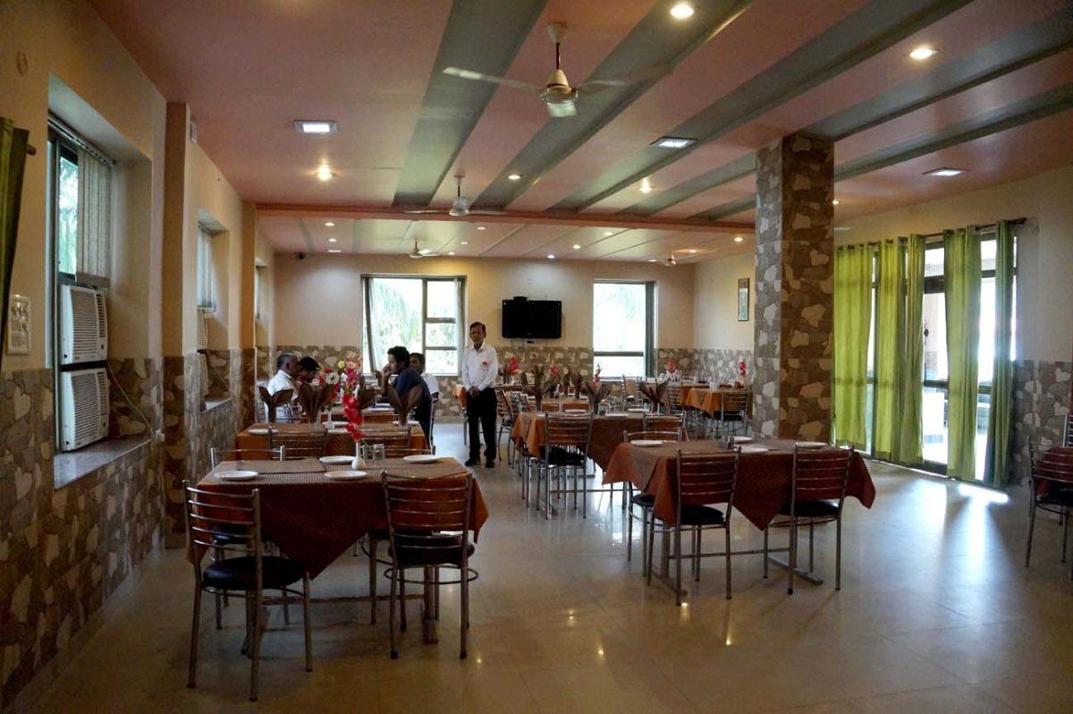 Food & Dining