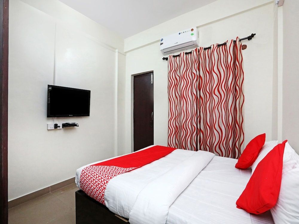 OYO 24948 Golden Sands Standard Room 9
