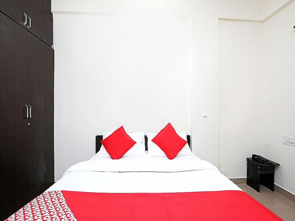 OYO 24948 Golden Sands Standard Room