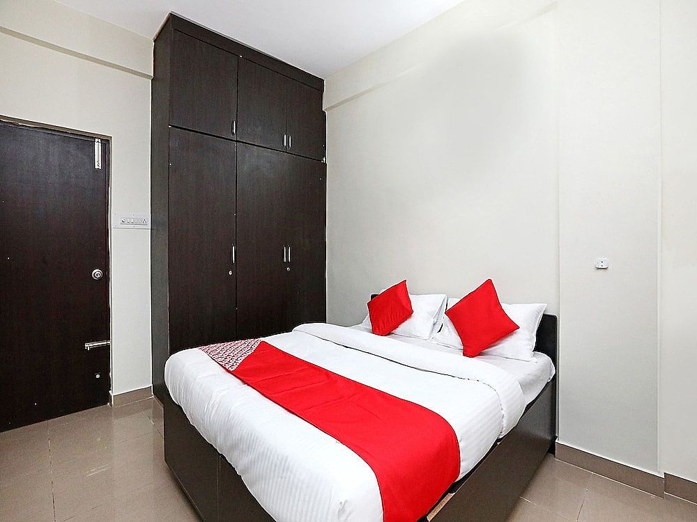 OYO 24948 Golden Sands Standard Room 7