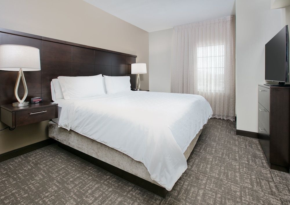 Studio Suite, 1 King Bed, Kitchen