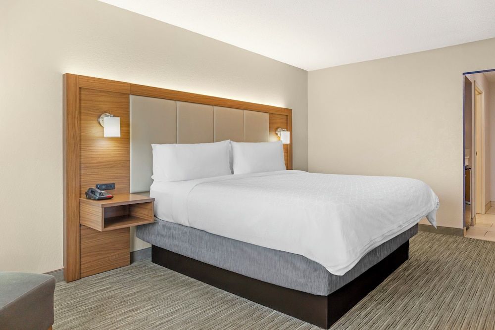 Standard Room, 1 King Bed, Accessible (MOBILITY)