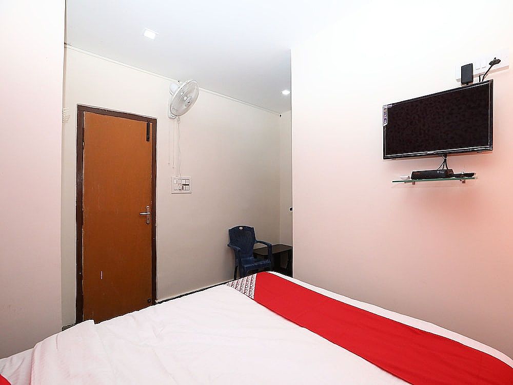 OYO 18348 V Wella Comforts Standard Room