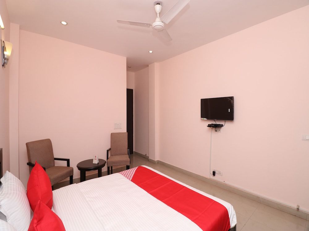 OYO 22560 The Repose Double or Twin Room 15