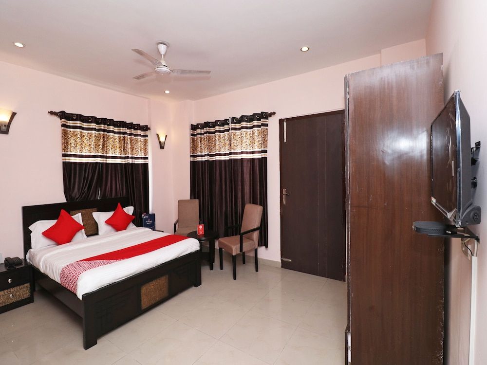 OYO 22560 The Repose Double or Twin Room 13