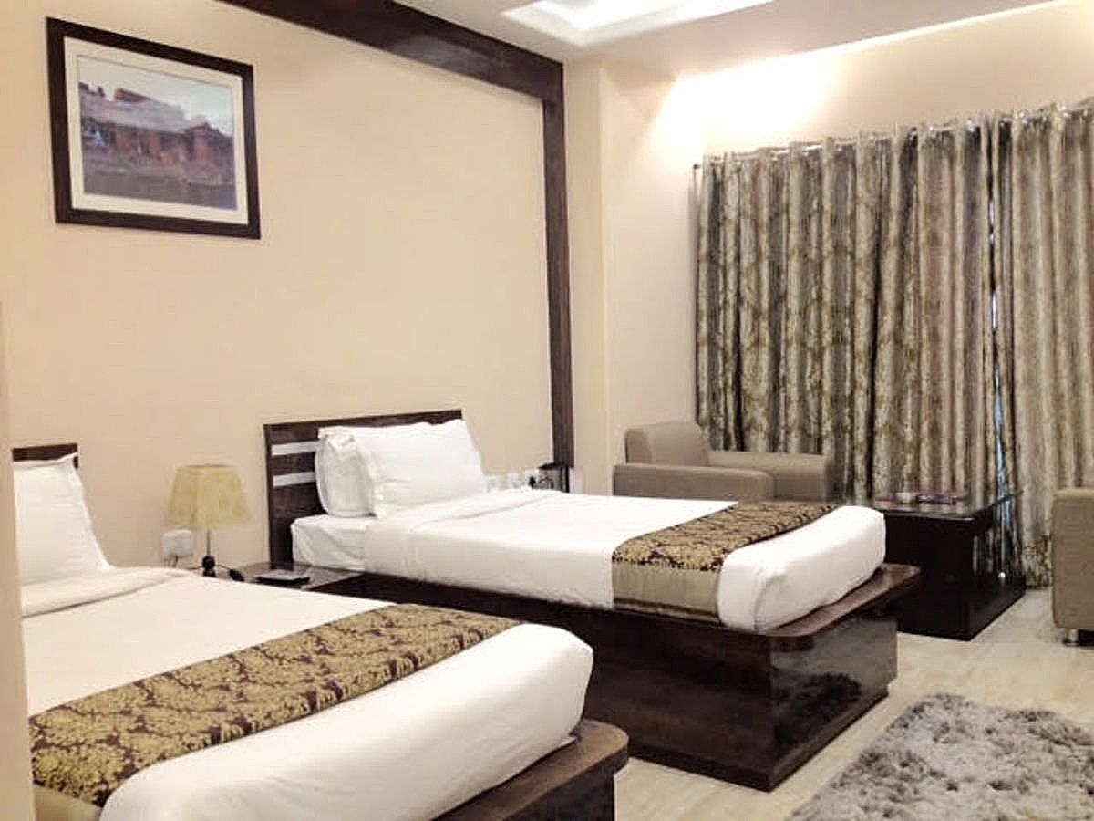 Hotel Madhuvan Palace Deluxe Room 3
