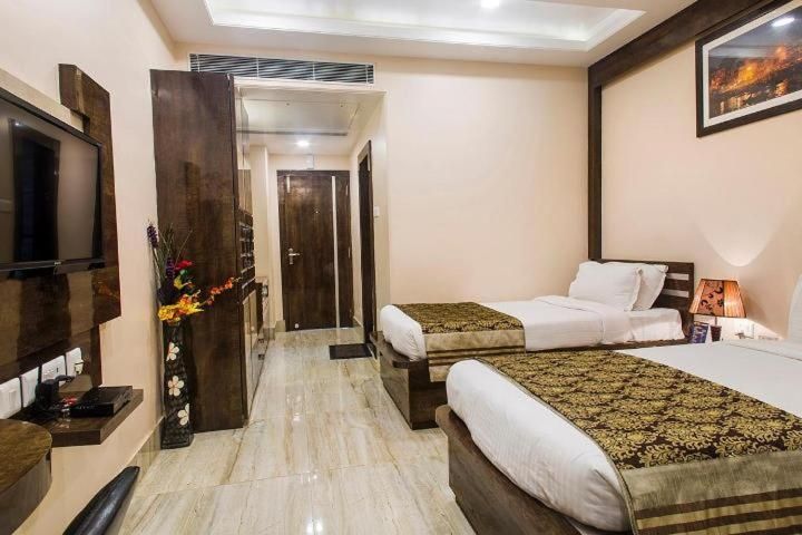 Hotel Madhuvan Palace Deluxe Room 5