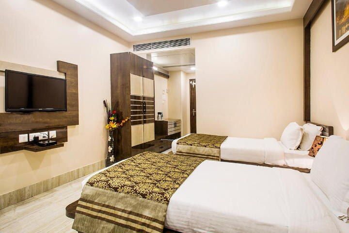 Hotel Madhuvan Palace Deluxe Room 4