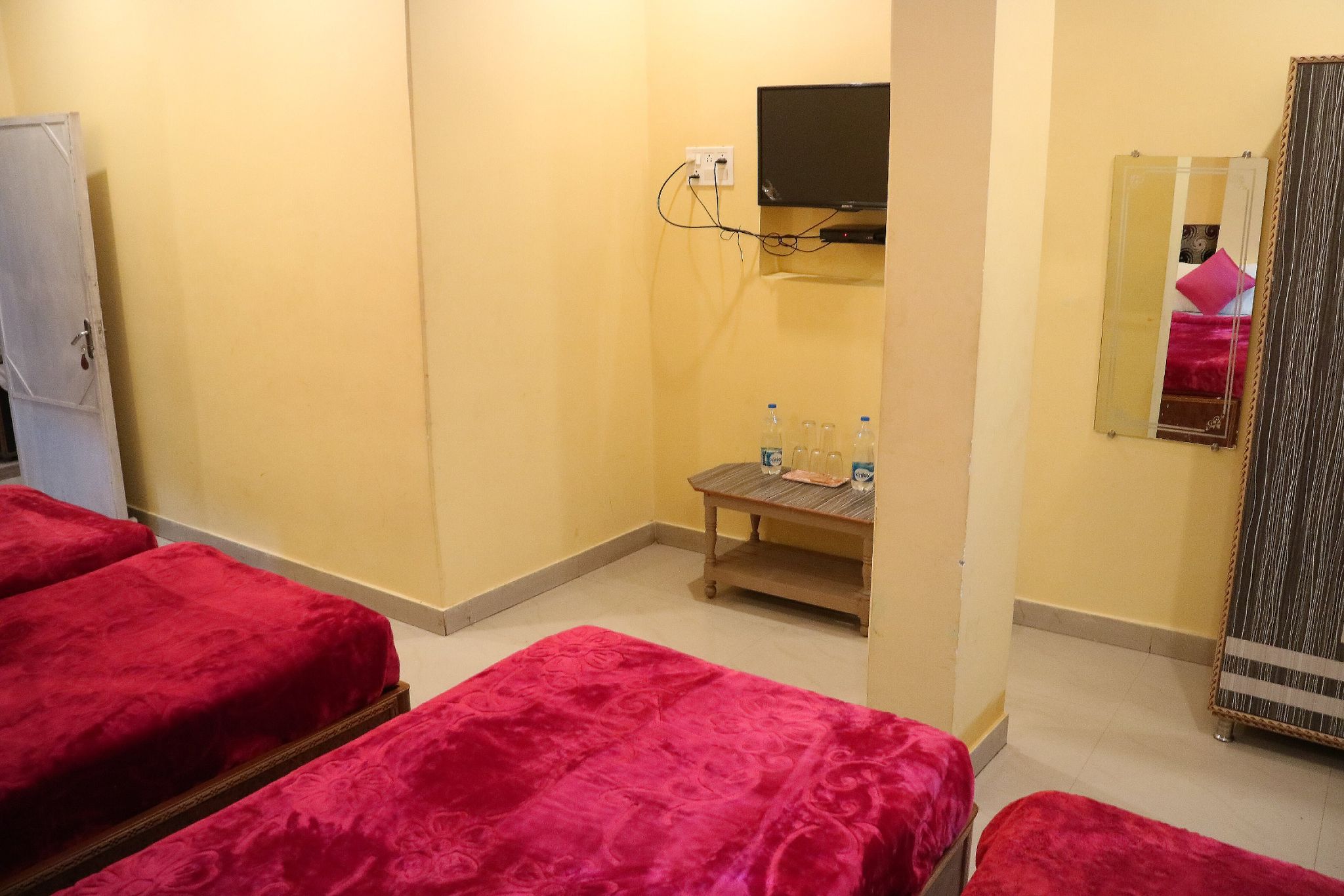 Hotel Samman Air Conditioner Club Triple Room 3