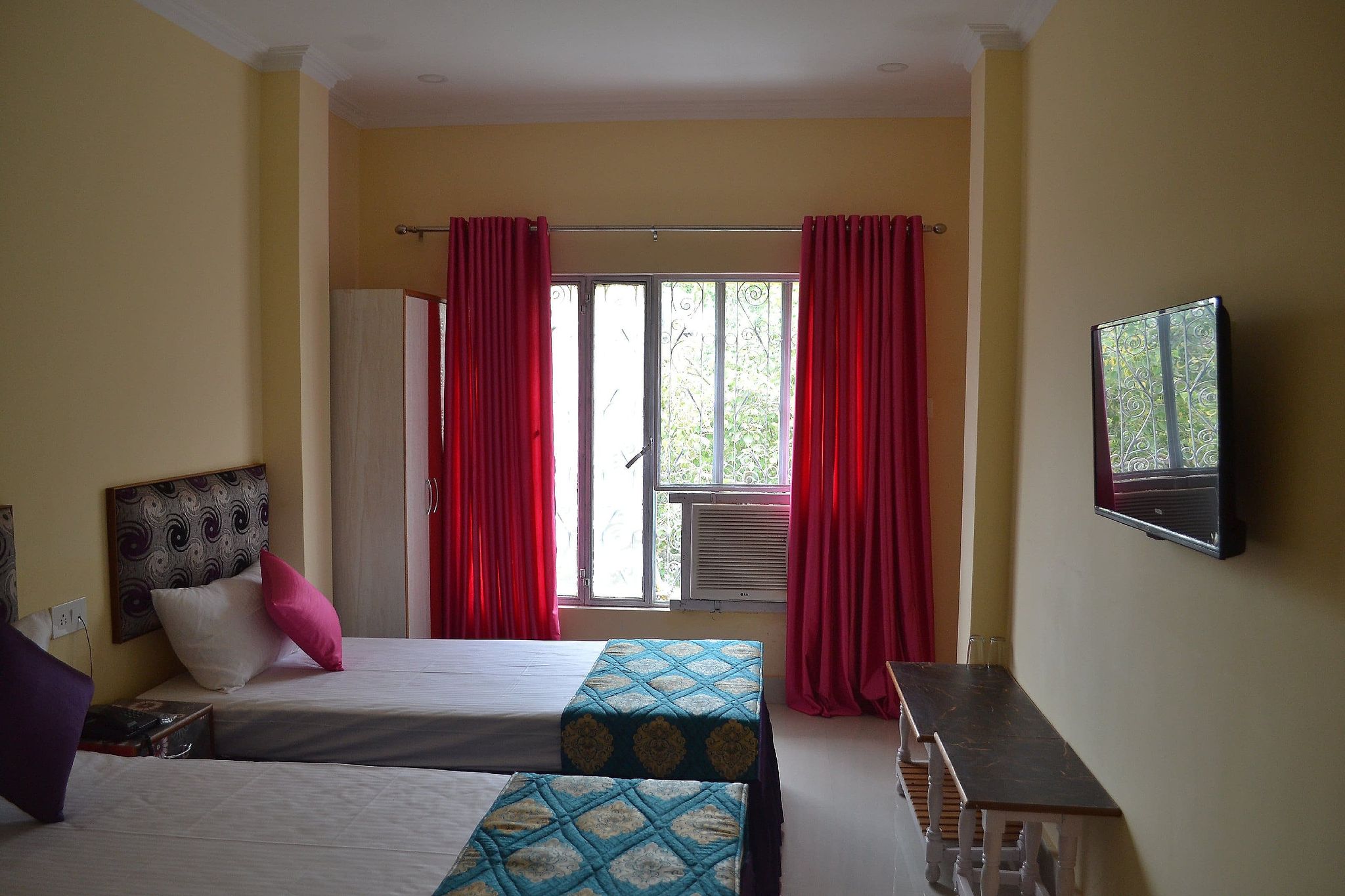 Hotel Samman Air Conditioner Club Triple Room 4