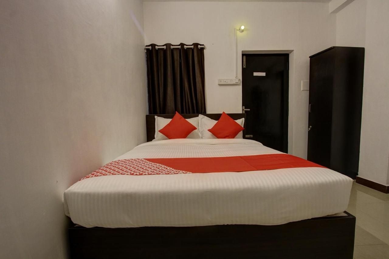 Hotel O roomz Saver Double Room