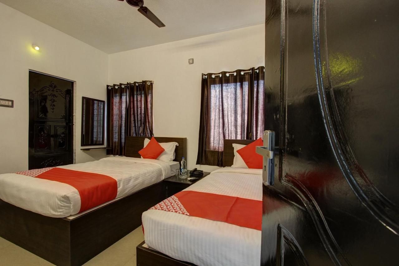 Hotel O roomz Saver Double Room 5