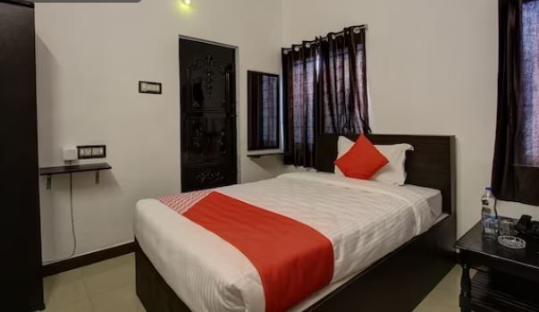 Hotel O roomz Saver Double Room 2