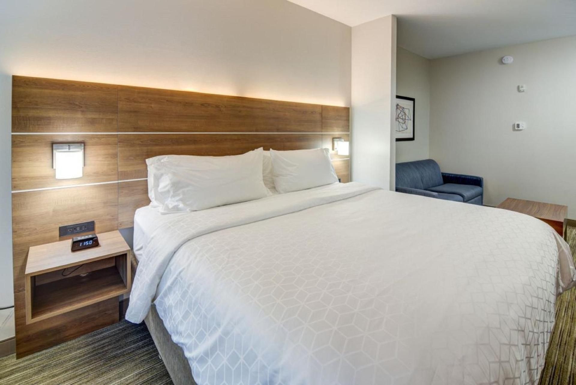 1 King Suite