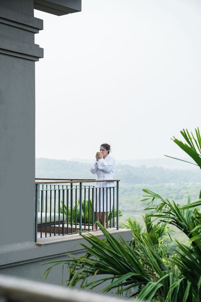 Hilton Goa Resort Candolim Deluxe Room, 2 Queen Beds (Garden sit out) 3