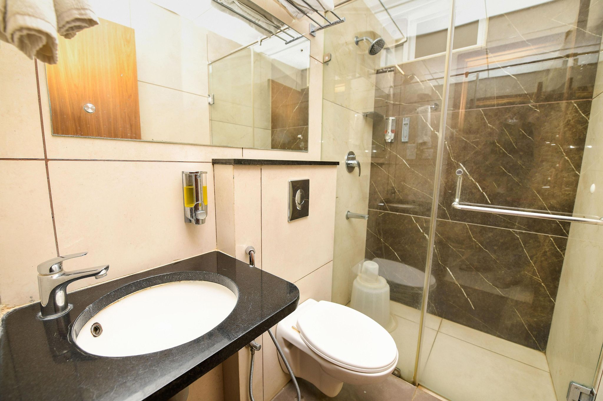 Heritage Inn Heritage Deluxe Room 8