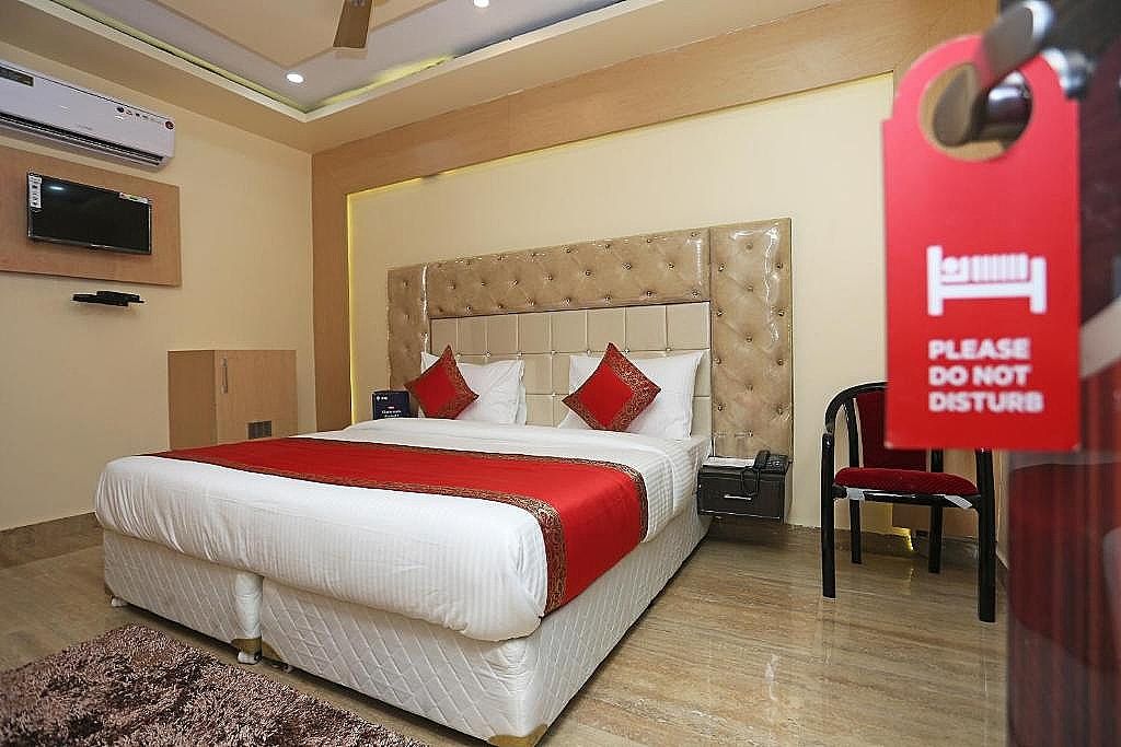 OYO 15530 Hotel G S Residency Deluxe Triple Room 5