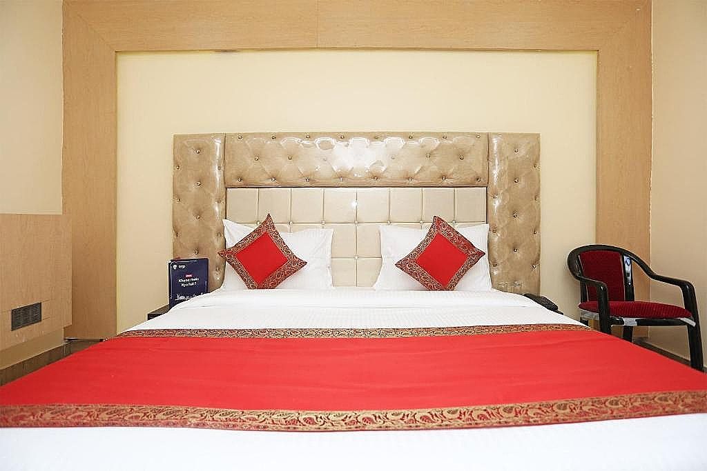 OYO 15530 Hotel G S Residency Deluxe Triple Room 2