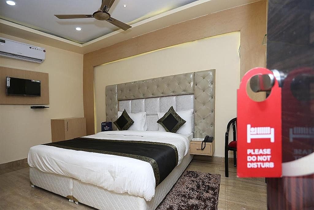 OYO 15530 Hotel G S Residency Classic Triple Room 3