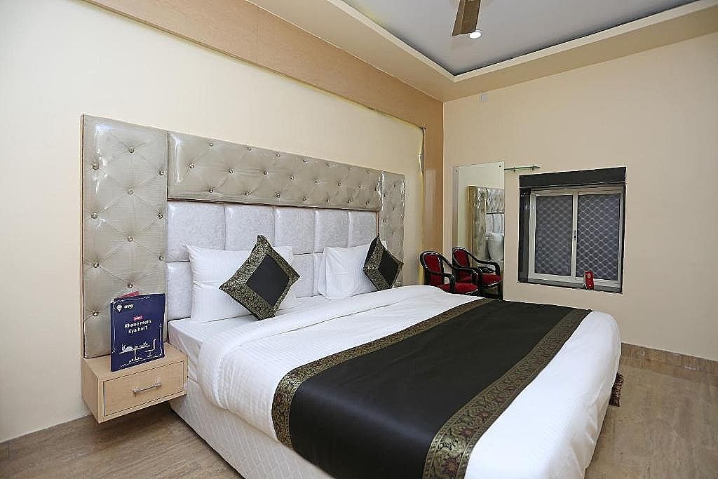 OYO 15530 Hotel G S Residency Classic Triple Room 8