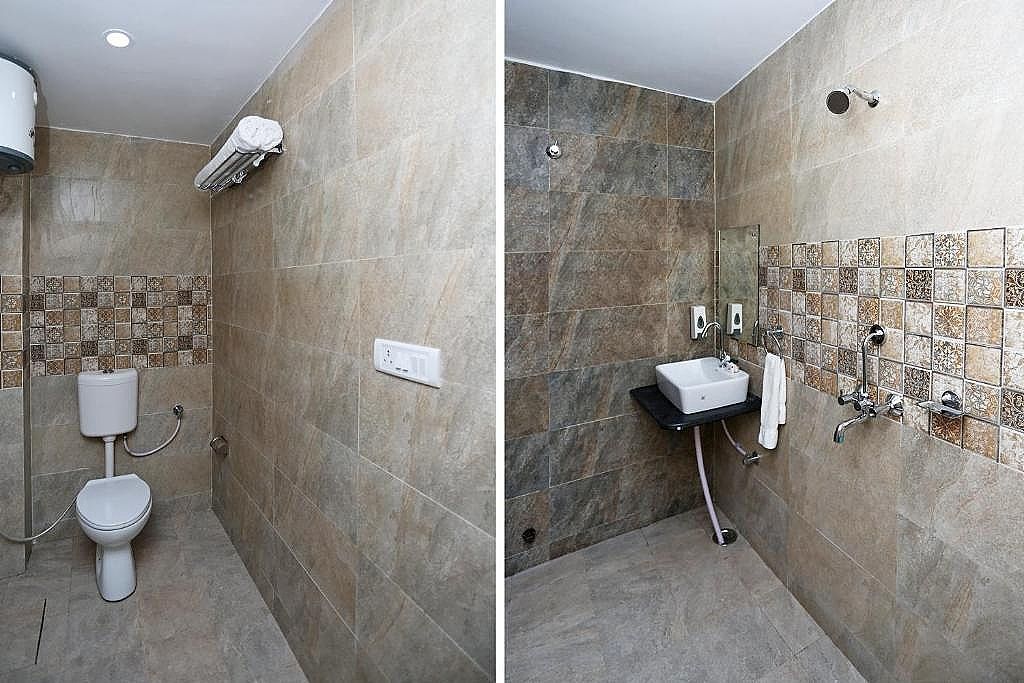 OYO 15530 Hotel G S Residency Classic Triple Room 2