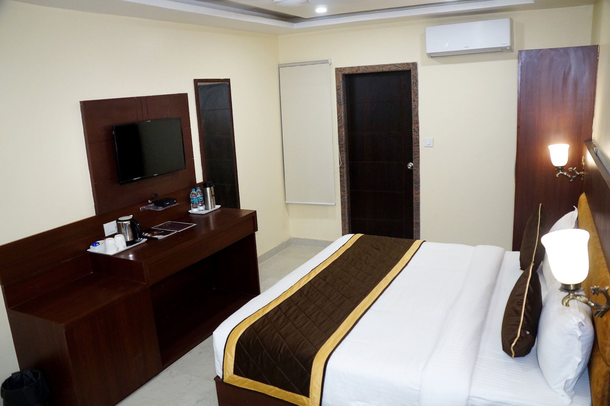 Hotel Shivoy Grand Deluxe Room 3