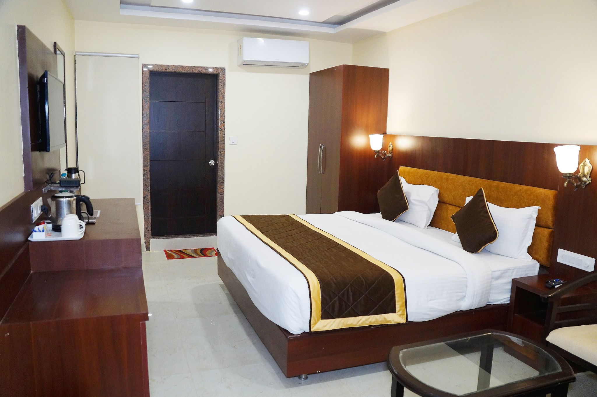 Hotel Shivoy Grand Deluxe Room 2