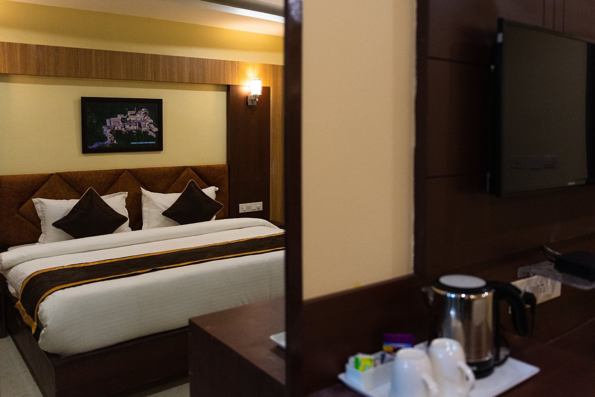 Hotel Shivoy Grand Deluxe Room 5