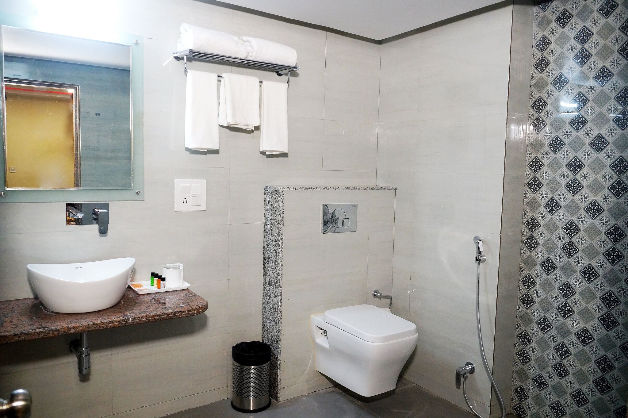 Hotel Shivoy Grand Deluxe Room 8