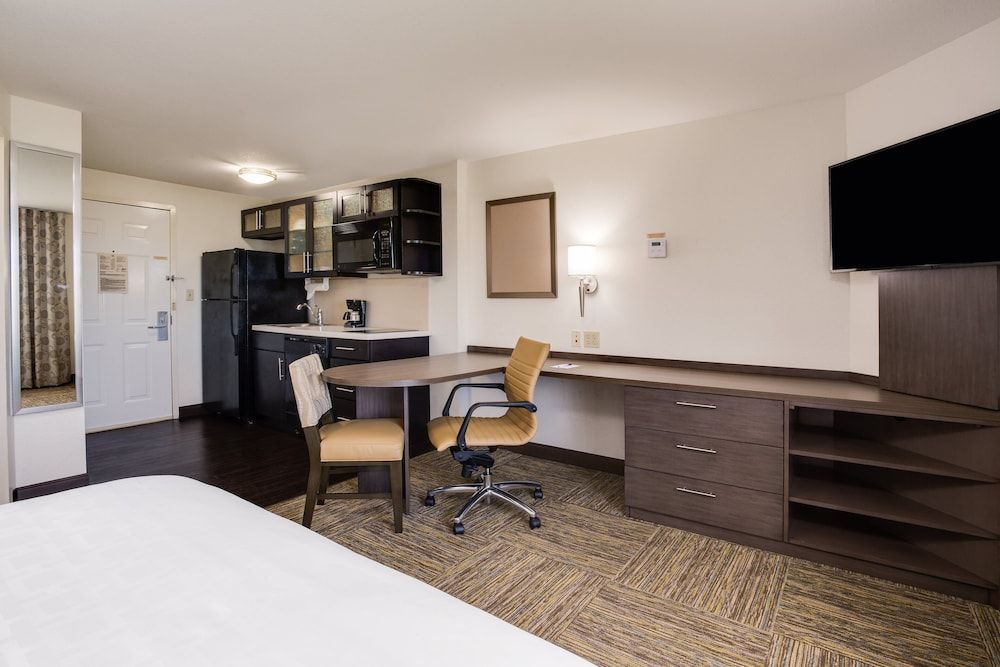 Candlewood Suites Ft. Lauderdale Airport/Cruise by IHG Studio Suite, 1 Queen Bed 4